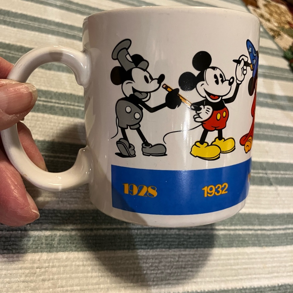 MICKEY MOUSE DRAWS MICKY 1928-1990 APPLAUSE NEW MUG/CUP